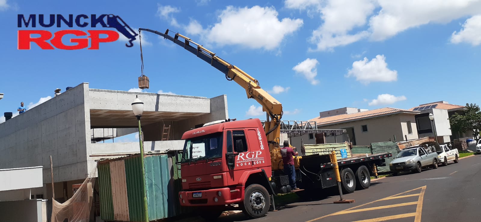 Aluguel de caminhão Munck em Ribeirão Preto Munck RGP é uma empresa especializada em soluções logísticas e locação de equipamentos para movimentação de cargas pesadas e armazenagem.